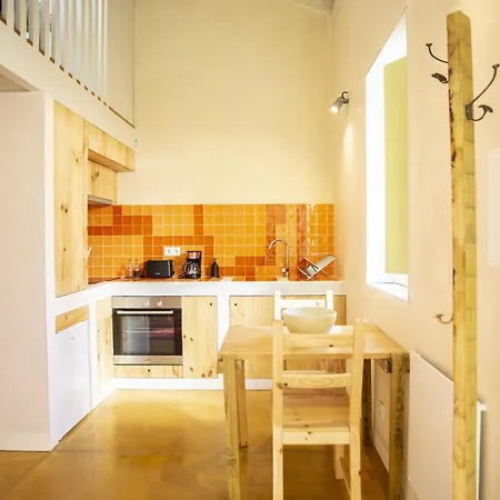 Lovely Terrace Studio Apartment *